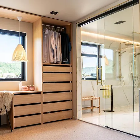 Luxurious In With Wifi Ytre Arna